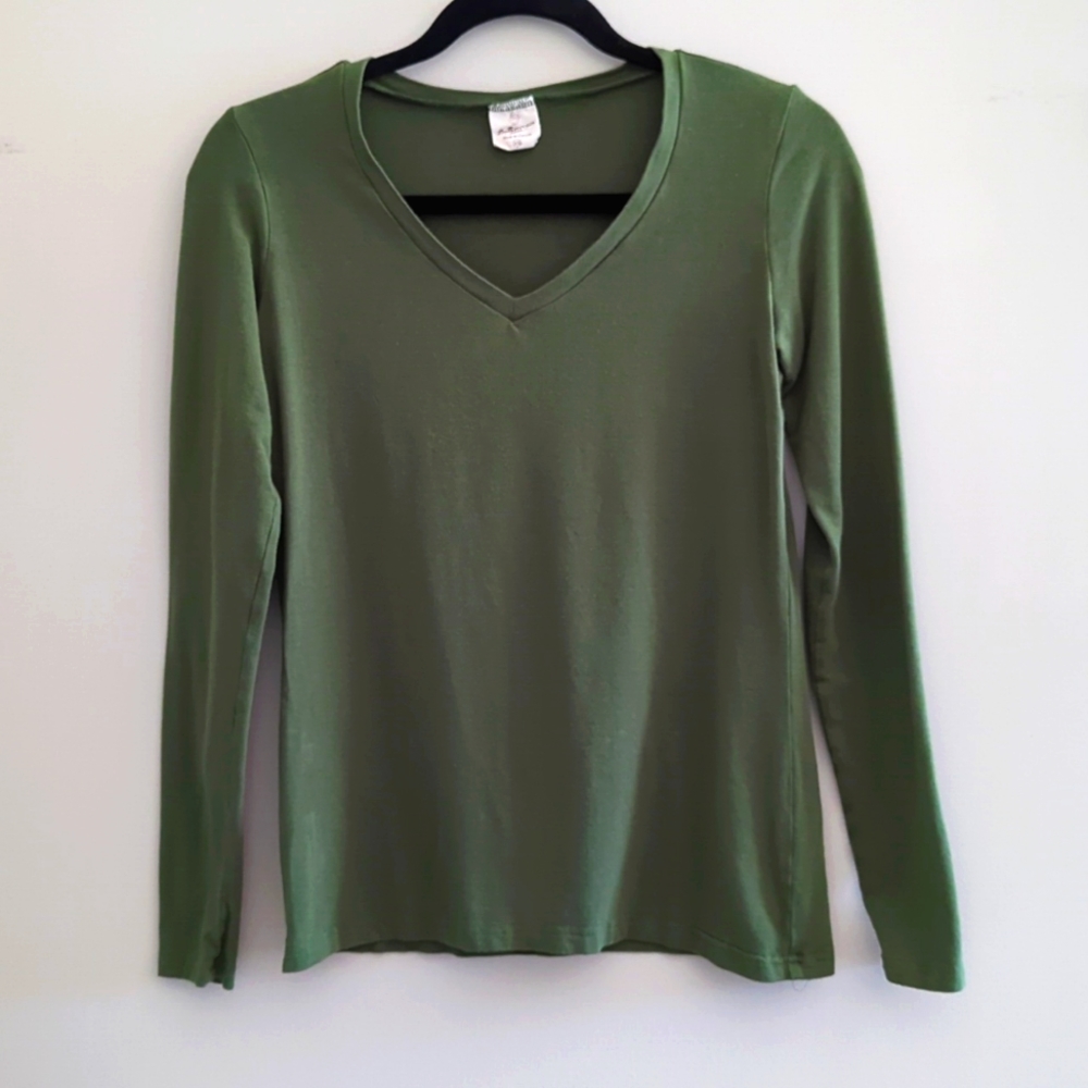 Buttercream Clothing forest green v-neck long sleeve tee XS